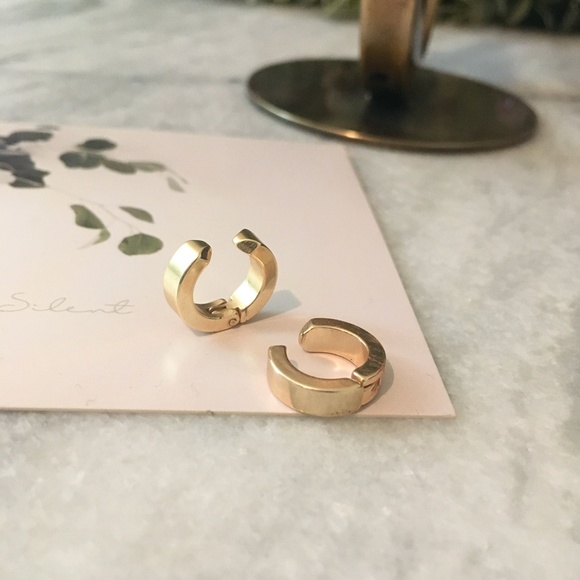 2-Piece Minimalist Gold Ear Cuff - Picture 2 of 7